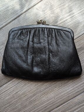Vintage Andé Black Leather Kiss-Lock Clutch